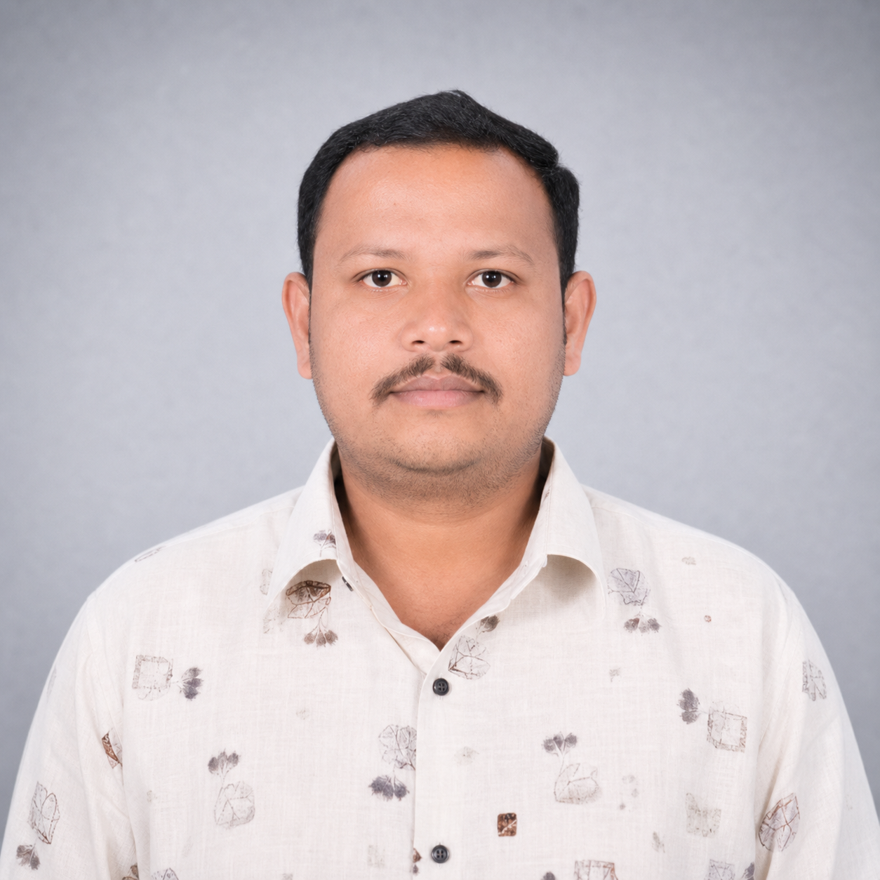 हिंदी शिक्षक रुपेश मोरे यांचे छायाचित्र